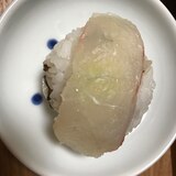 塩こんぶ入り酢飯で鯛の手毬寿司